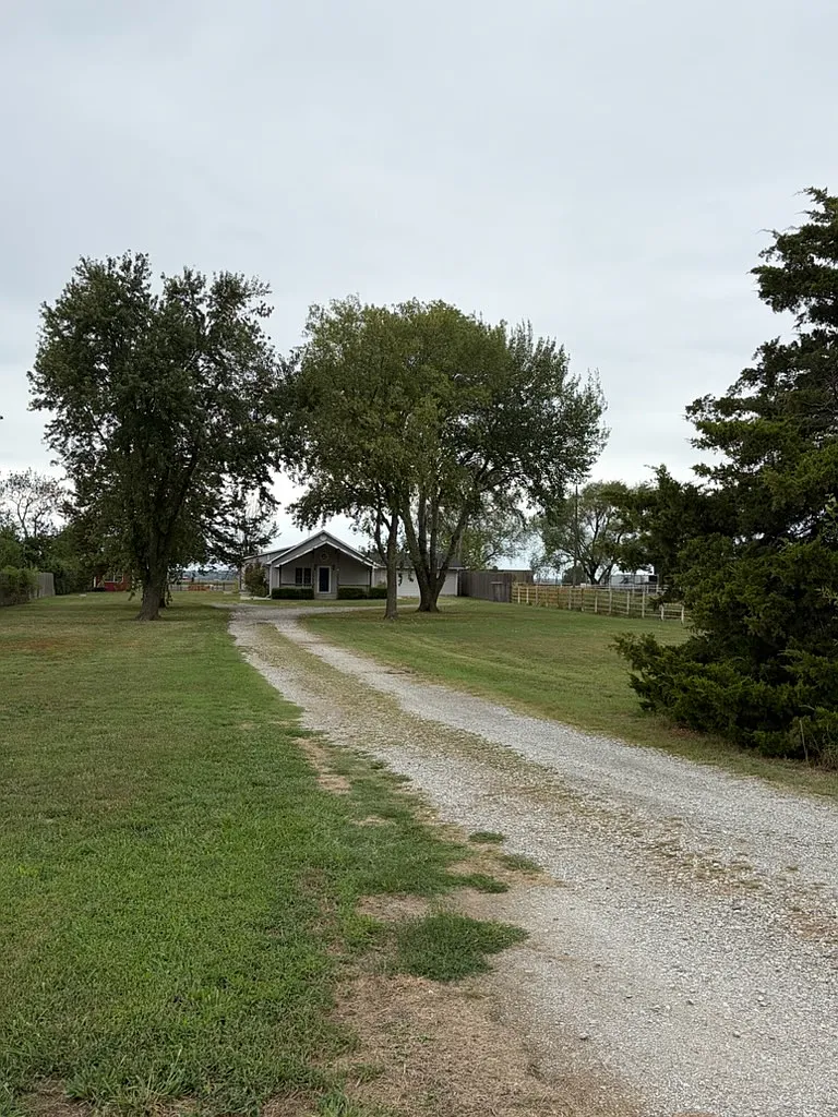 3 bed, 1.5 bath, 1866 sqft, $1,450 — Photo 1