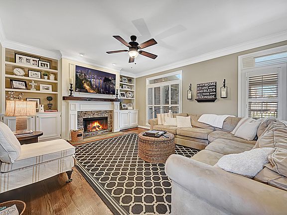 3rd image of 8947 Isherwood Ln