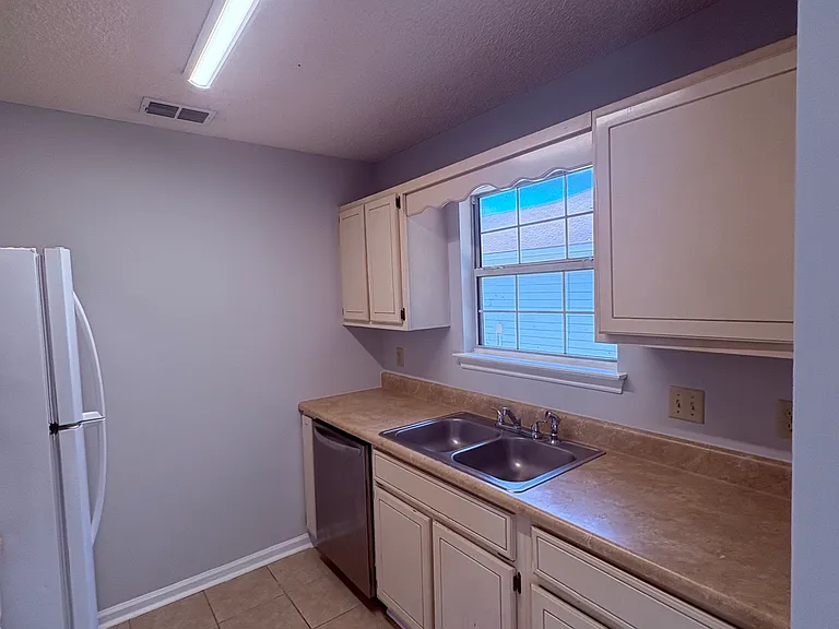 175 Talbot Ct — Photo 19