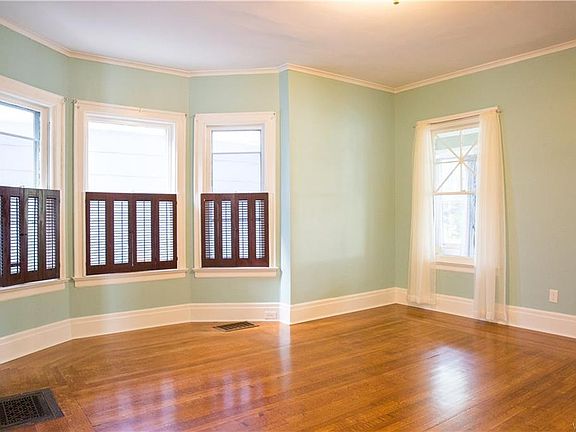 5th image of 837 Richmond Ave