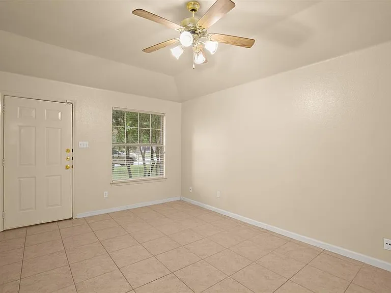 1225 Orchard Park Cir — Photo 3