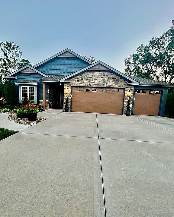1st image of 724 Riverwood Dr