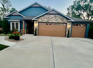 724 Riverwood Dr, Liberty, MO 64068