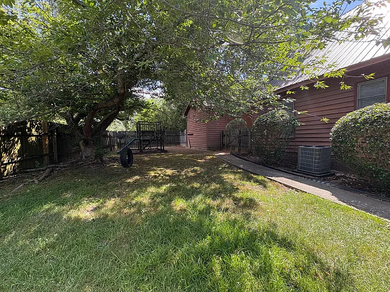405 Bannerman Ct — Photo 9