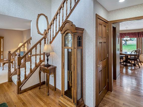 4th image of 122 Collingwood Ct
