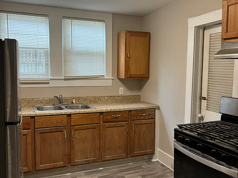 961 Lena St NW #A — Photo 10