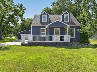 27070 Waltz Rd, New Boston, MI 48164