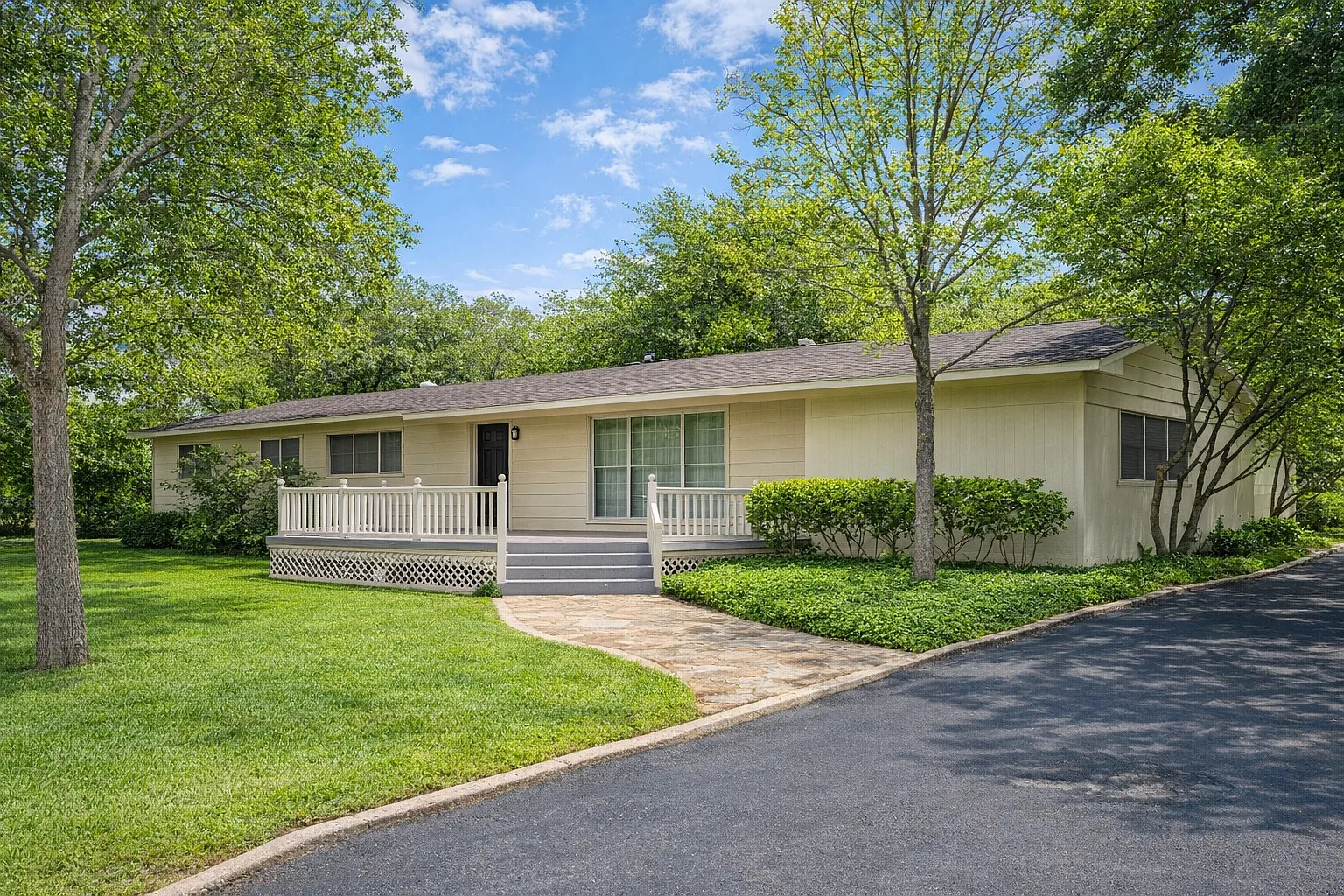 4 bed, 2340 sqft, $1,700 — Photo 1