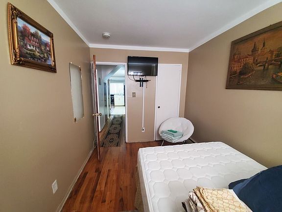 3rd image of 966 E 79th St #1