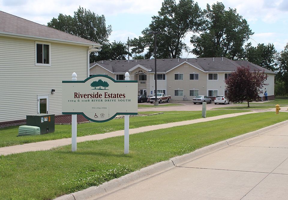 2nd image of 1108 River Dr S APT 28
