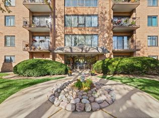 1747 W Crystal Ln Unit 207, Mount Prospect, IL 60056