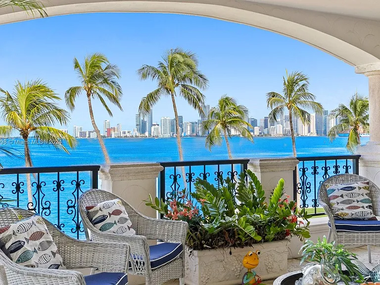 5221 Fisher Island Dr #5221 — Photo 1