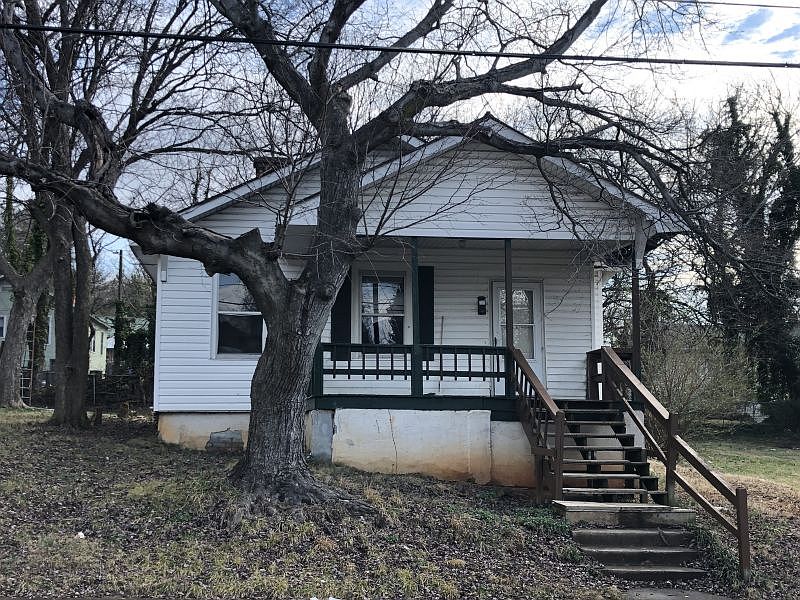 2nd image of 909 N Jackson Ave