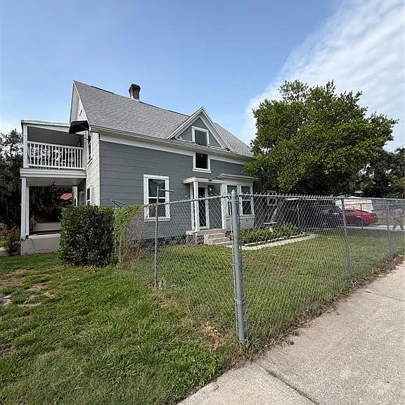 118 N Beaumont Ave — Photo 2