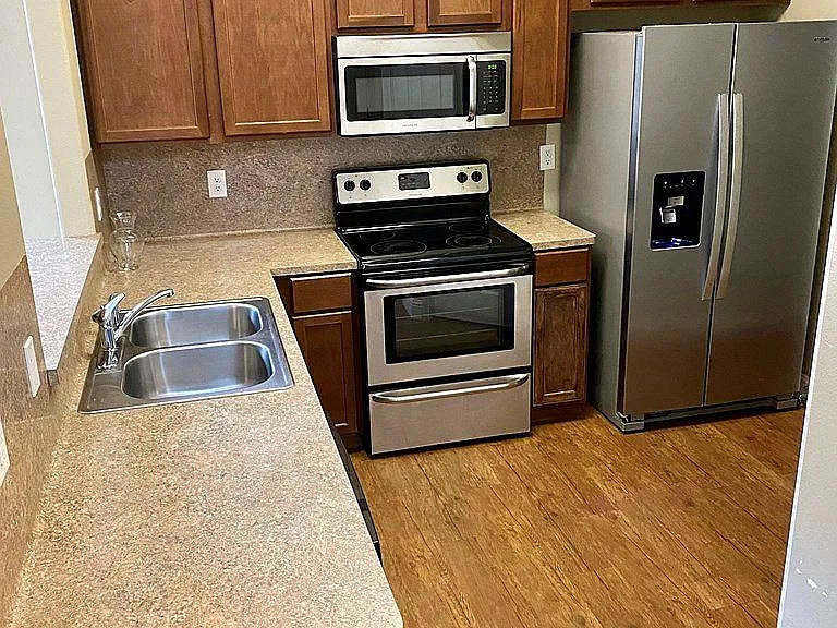 1100 Berry Rd — Photo 5