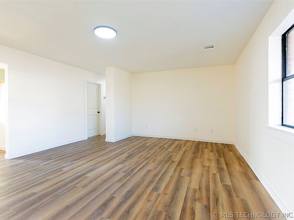 4th image of 715 NW Bocci Dr