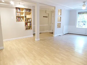 Rented by R New York