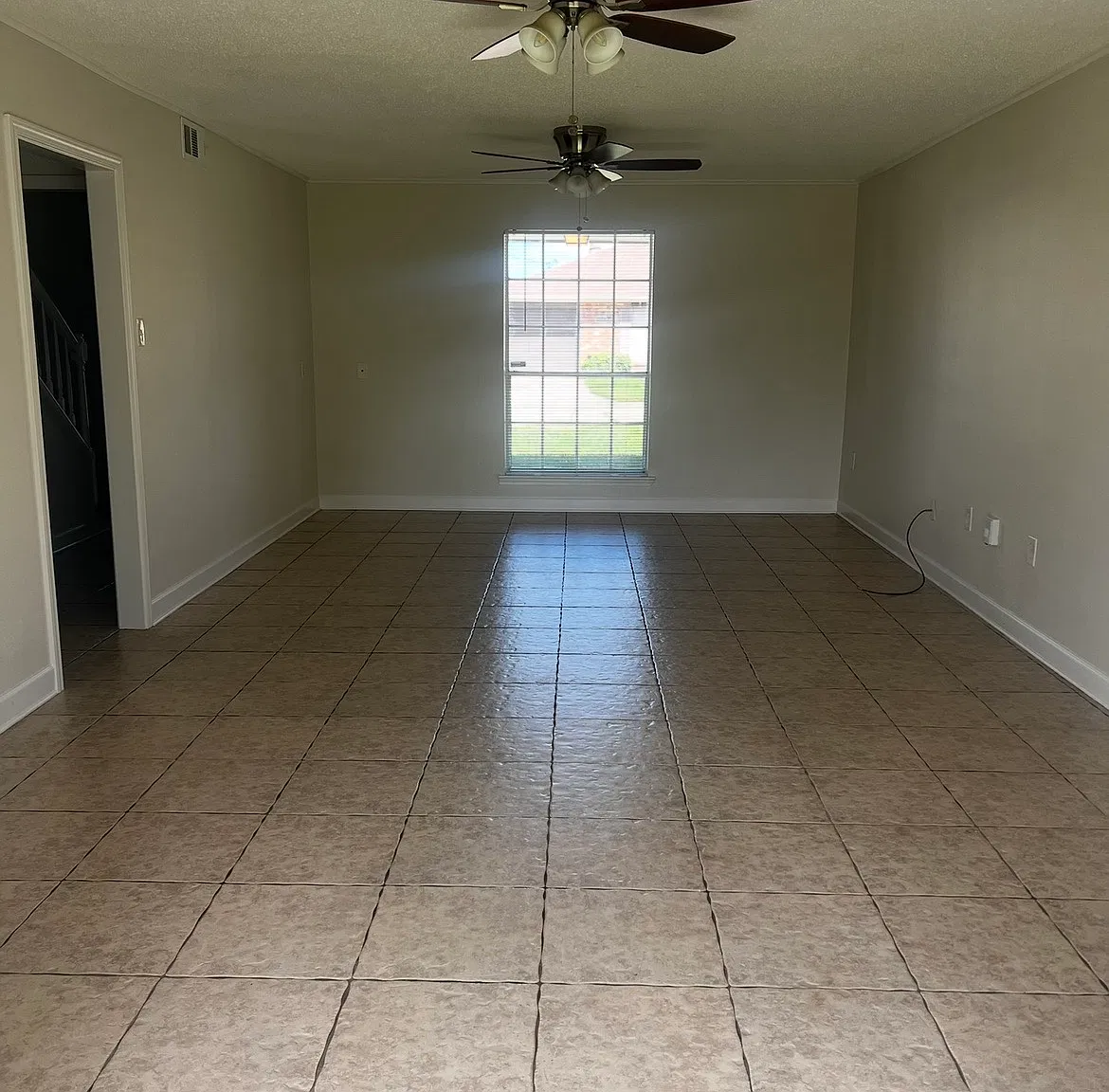 4 bed, 2.5 bath, 1800 sqft, $1,900 — Photo 4
