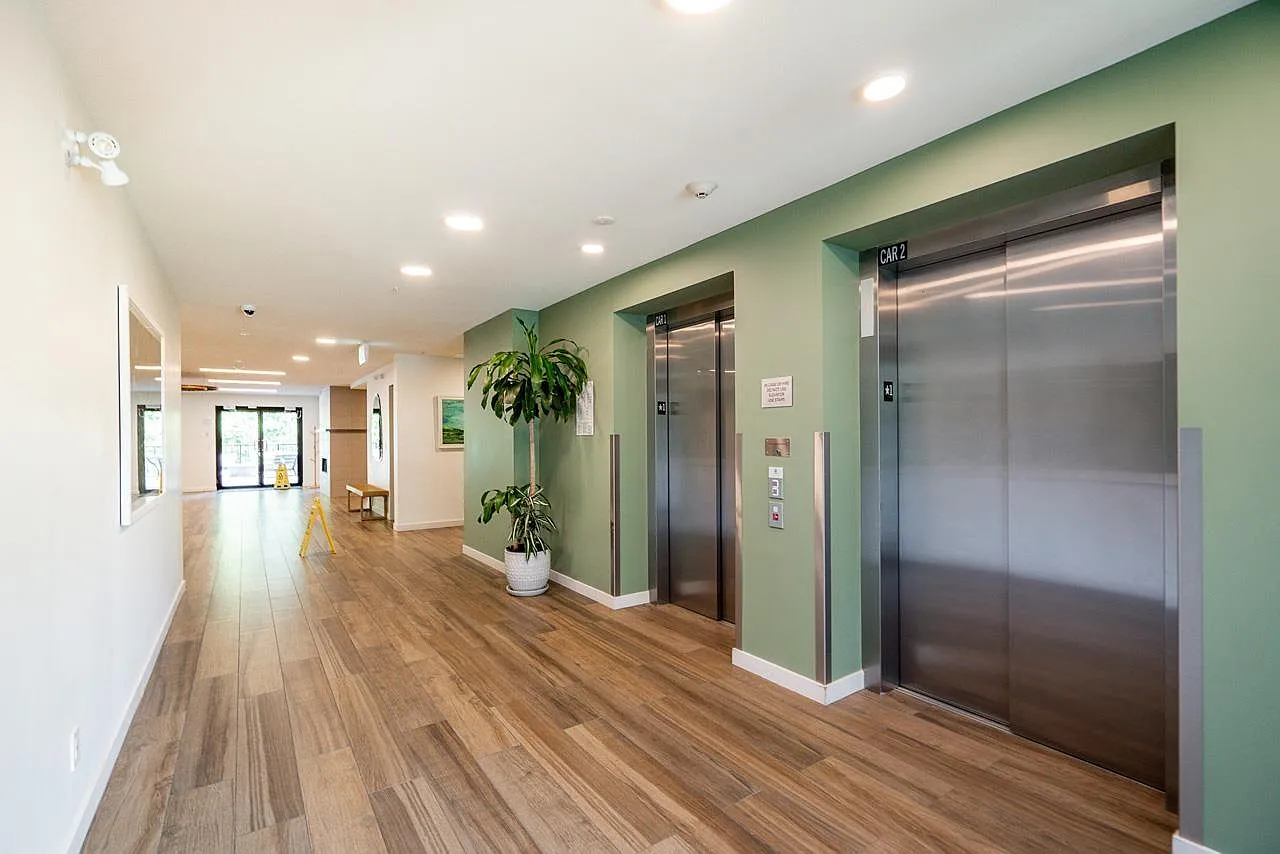 2 bed, 2.0 bath, 877 sqft, $2,395 — Photo 2
