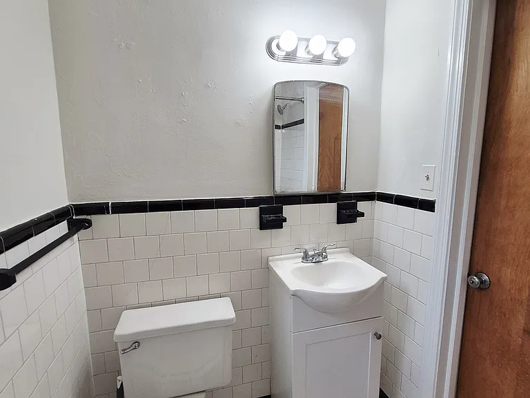 3230 W Grace St #3 — Photo 17