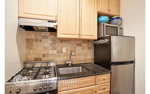 Rented by Douglas Elliman | media 15