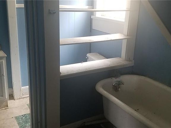 3rd image of 13 E Howard Ave