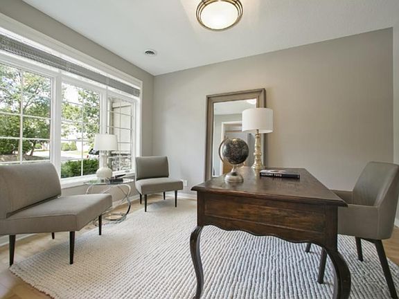 5th image of 505 Willoughby Way W