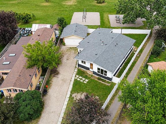 3rd image of 137 Big Hill Pl E