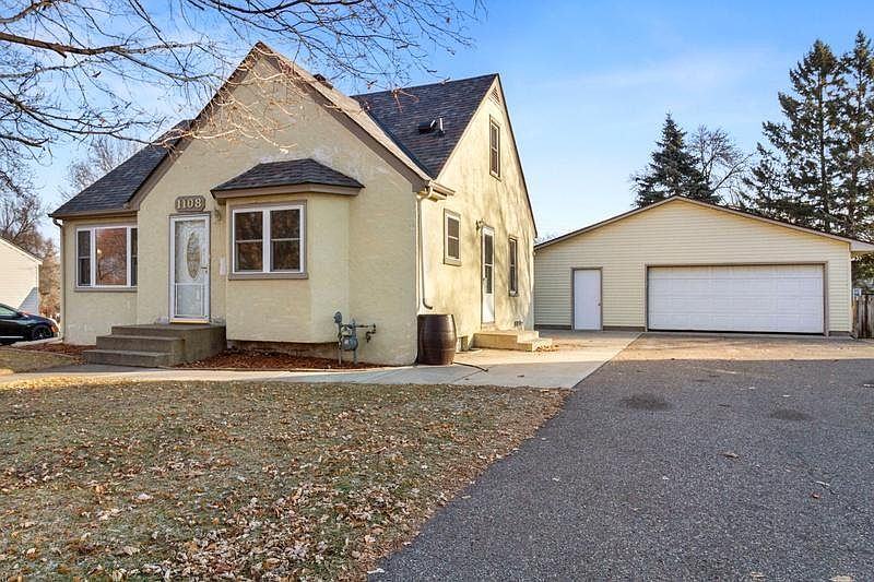 1st image of 1108 McCammon Ave