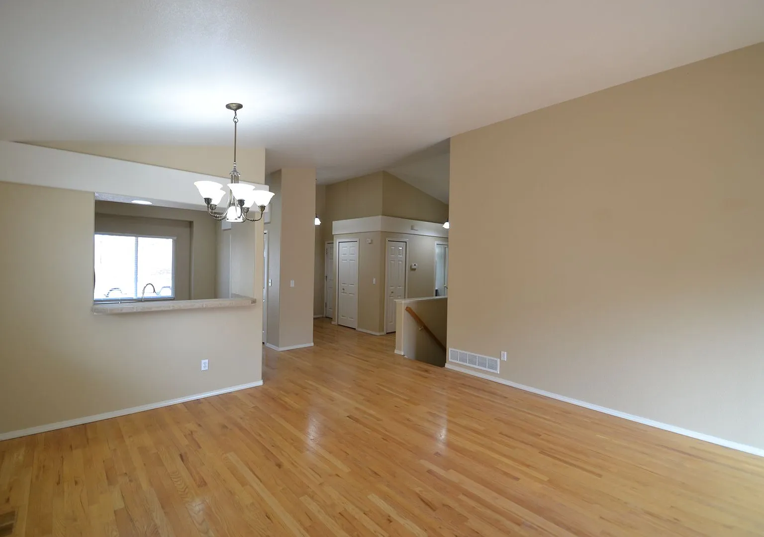 4 Bedroom Ranch Style Home with A/C — Photo 4