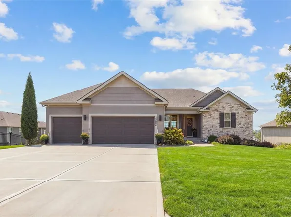 20909 W 189th St, Spring Hill, KS 66083