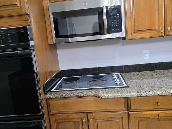 5th image of 135 Powell Creek Cir