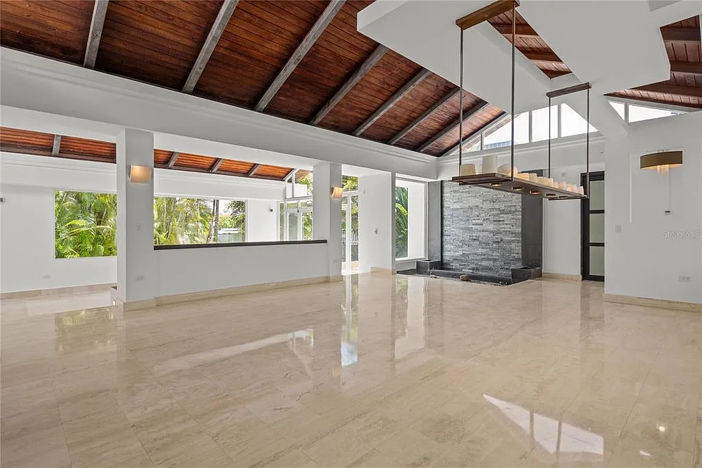 3 bed, 4.0 bath, 3700 sqft, $10,000 — Photo 4
