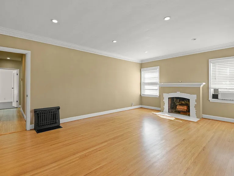 1936 W 83rd St — Photo 10