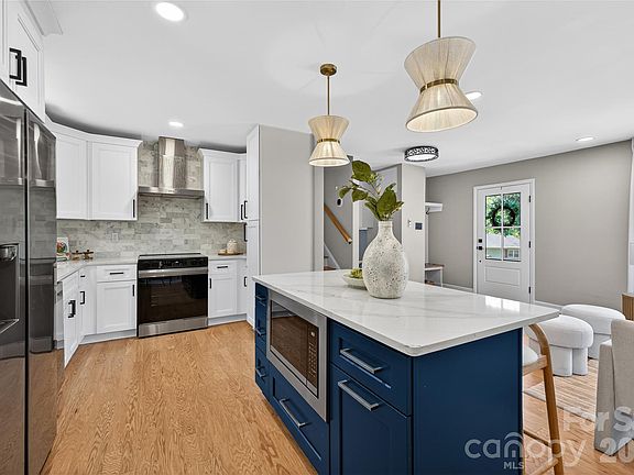 2nd image of 300 Dollar Cir
