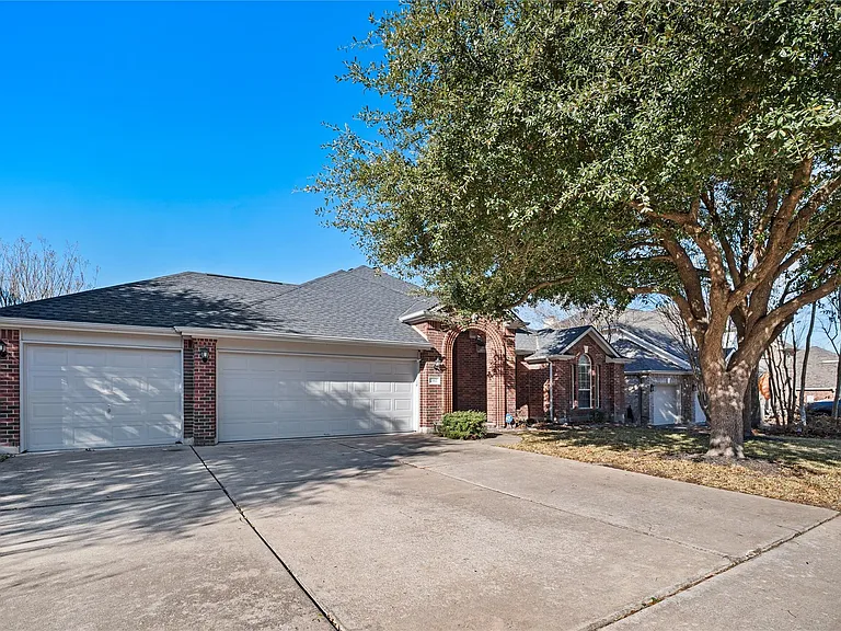 2112 Bandera Path — Photo 2