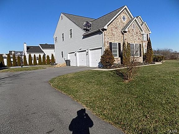 3rd image of 1385 Lorton Dr
