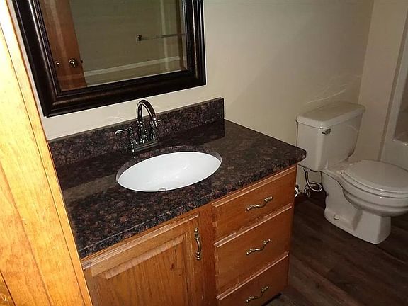 Downstairs full bath w/tub