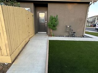 6084 E Inyo St #B, Fresno, CA 93727