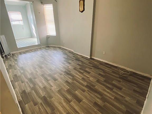3rd image of 1749 Melville St #2B