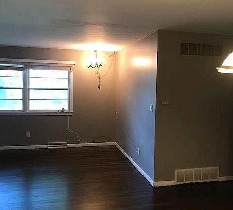 3rd image of 6008 W 102nd St