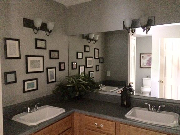 Upstairs full bathroom