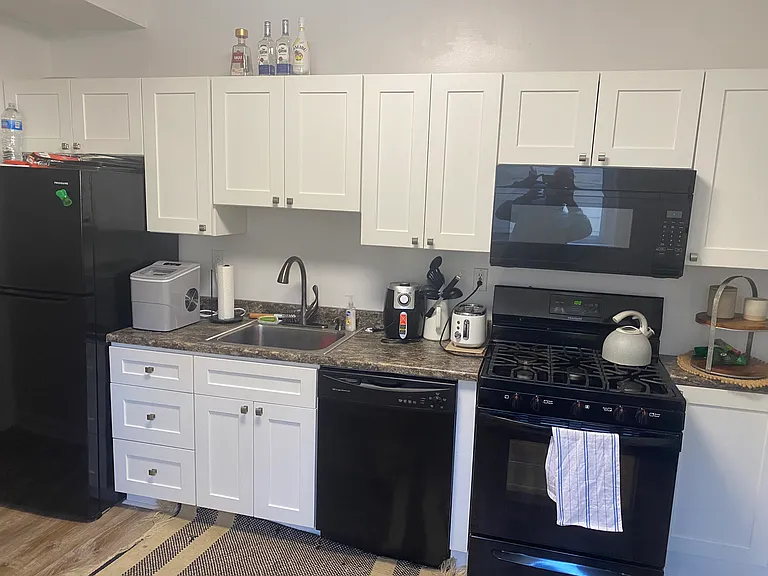 2109 Jane St — Photo 3