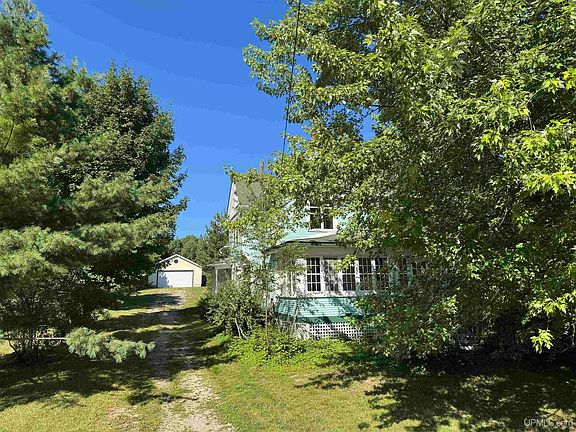 3rd image of 605 Ridge Rd
