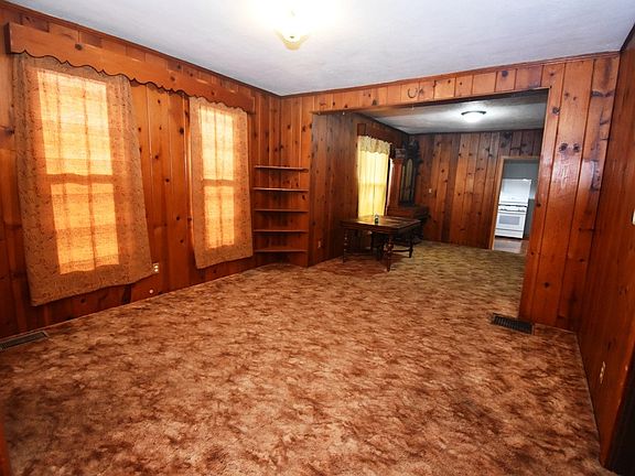 4th image of 455 W Green St
