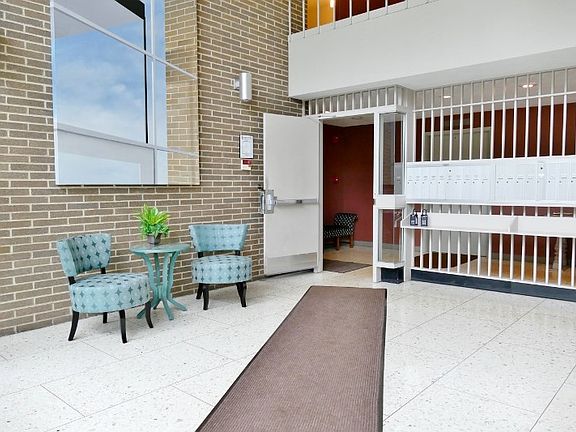 5th image of 4444 N Knoxville Ave APT 303