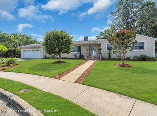 10 Abis Pl, Oakhurst, NJ 07755