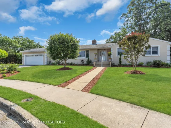 10 Abis Place, Oakhurst, NJ 07755
