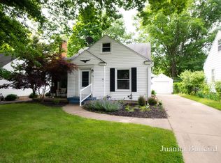 1702 Shangrai La Dr SE, Grand Rapids, MI 49508