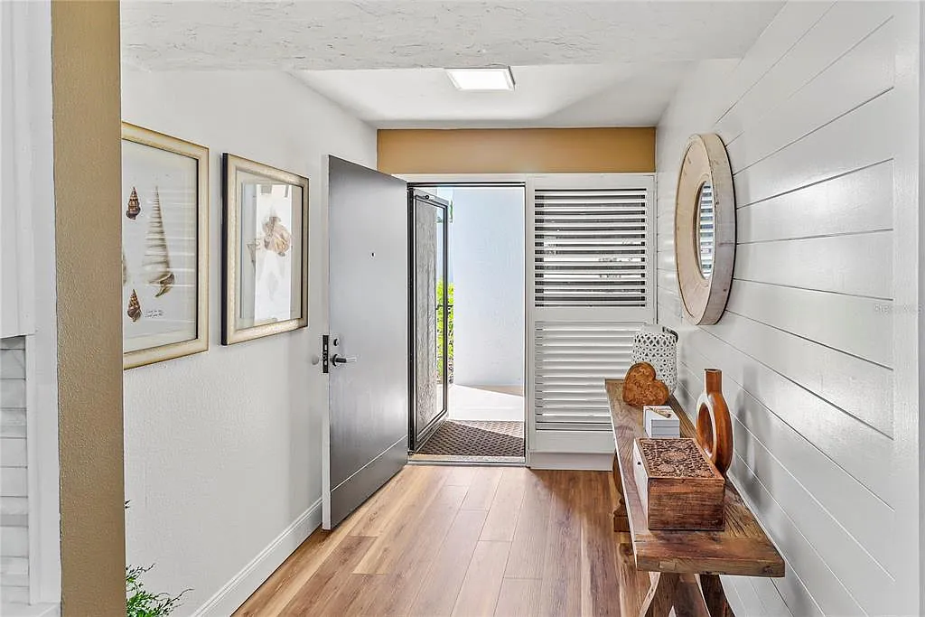 3 bed, 2.0 bath, 2134 sqft, $13,500 — Photo 4
